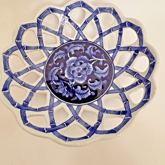 Vintage Blue & White Reticulated Porcelain Dish – Floral Center Open Lattice Des - Picture 3 of 8
